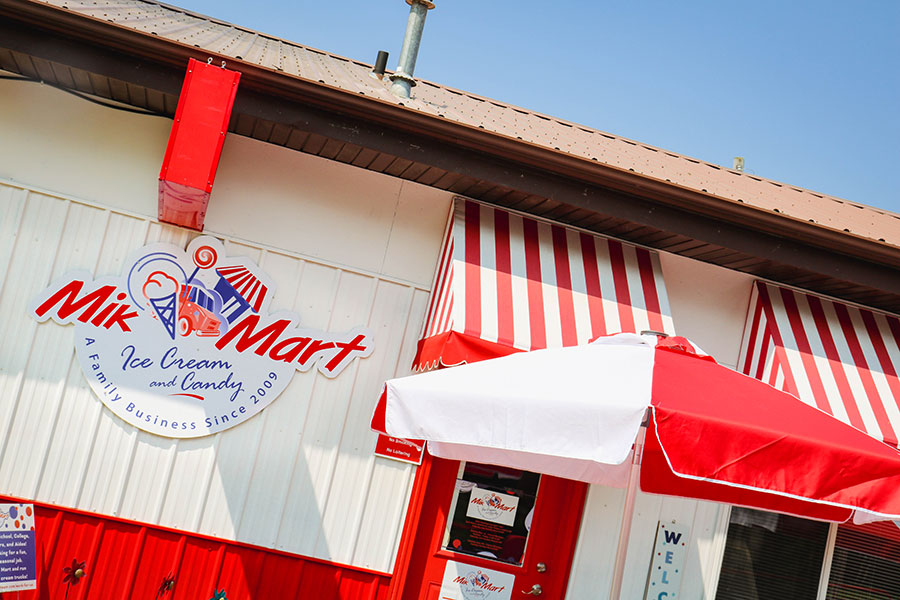 Exterior photograph of Mik Mart Ice Cream, an ice cream shoppe near Woodbury, Minnesota